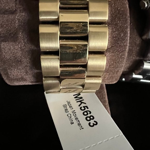 Michael Kors Runway Chronograph Watch Collector Box Set. NWB main image 9